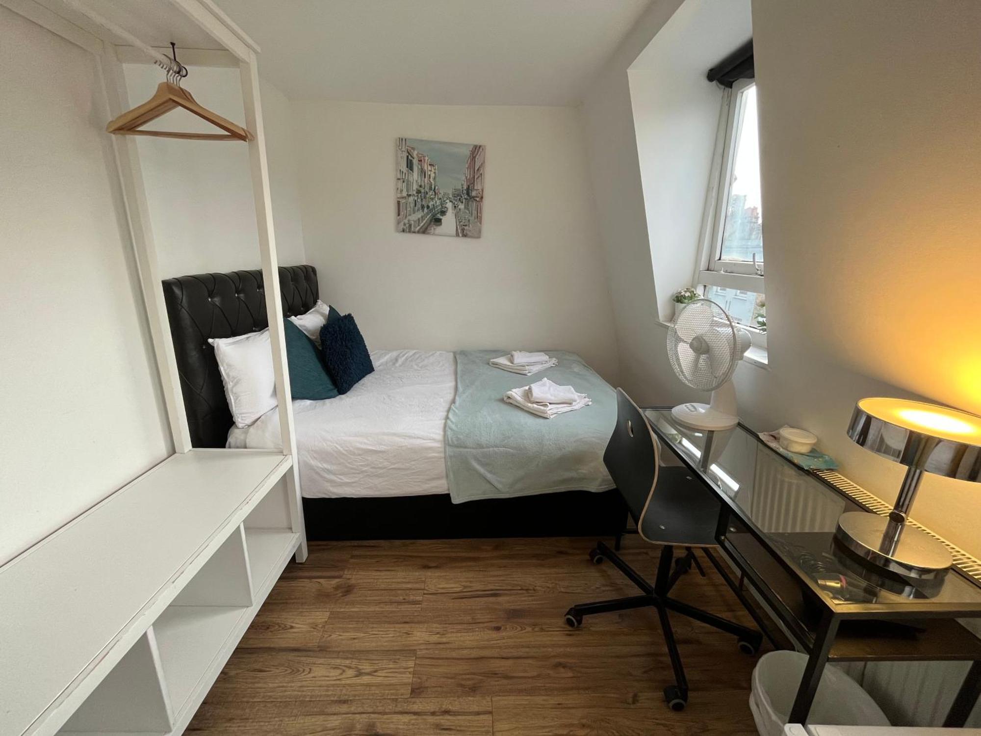 Euston Private 2 Min Walk To Station Homestay